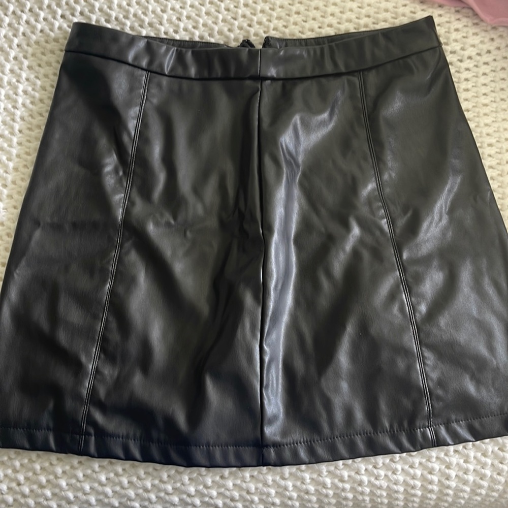 Never worn, super cute leather skirt (size 1XL)